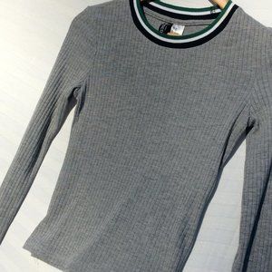 Gray ribbed long-sleeved shirt size xs